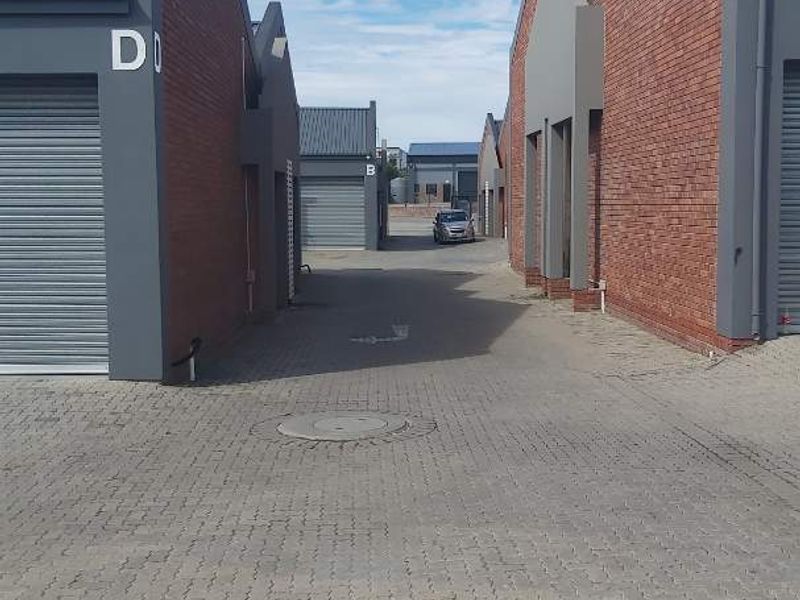 Mixed use commercial facility to let in Fairview. - Photo 8