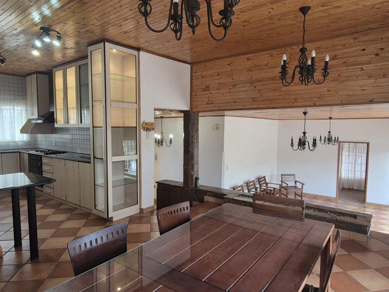 TO LET LOVELY 4 BEDROOM HOUSE WITH FLAT - Photo 8