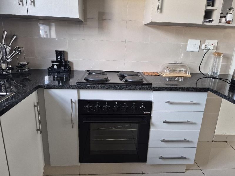 Three beds townhouse in secured estate - Photo 8