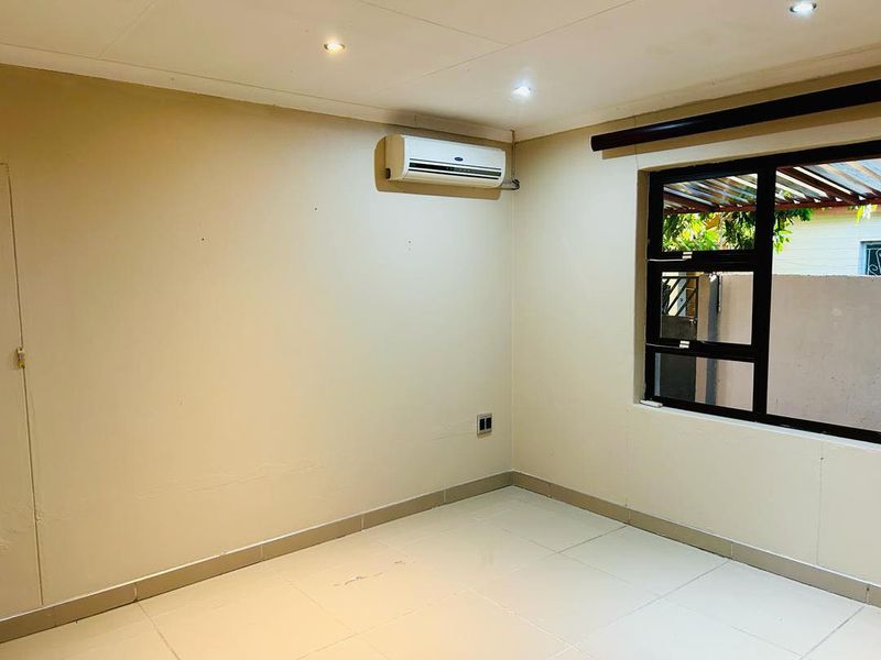 Beautiful  and secure Three bedroom standalone house to rent in Ongwediva - Photo 4