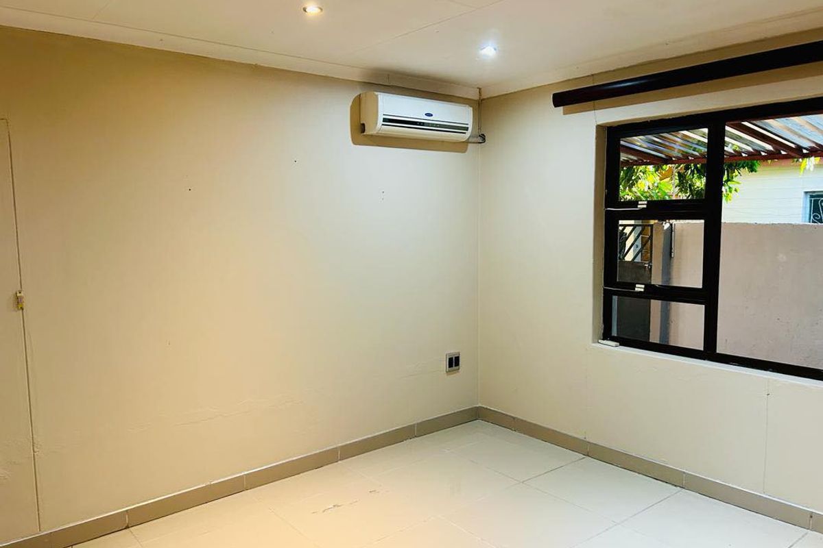Beautiful  and secure Three bedroom standalone house to rent in Ongwediva - Photo 4