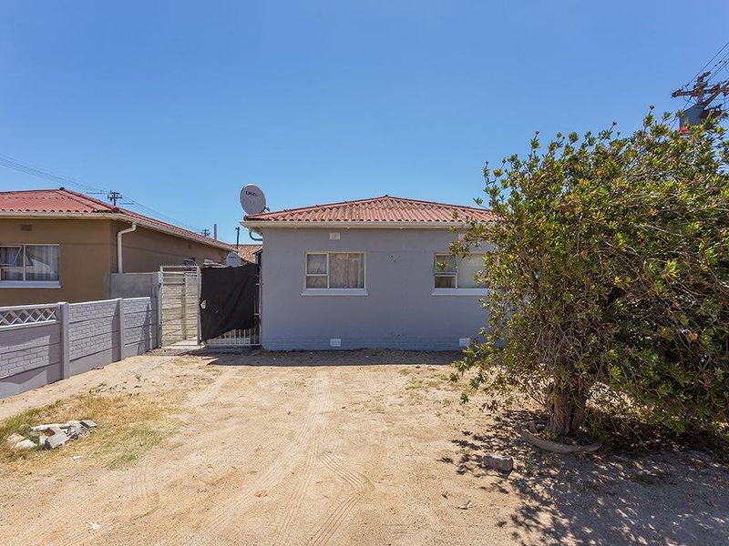 3 Bedroom Home with Value Potential in Brooklyn - Photo 2