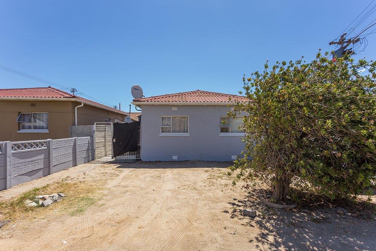 3 Bedroom Home with Value Potential in Brooklyn - Photo 2