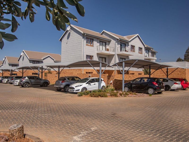 IMMACULATE GROUND FLOOR APARTMENT AVAILABLE TO RENT - Photo 2