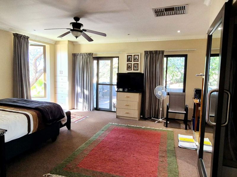 This property is perfect for a family looking for a spacious & modern home in a serene environment! - Photo 10