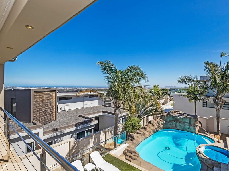 A Modern Classic Masterpiece with Unrivalled Views in Prestigious Baronetcy Estate - Photo 6