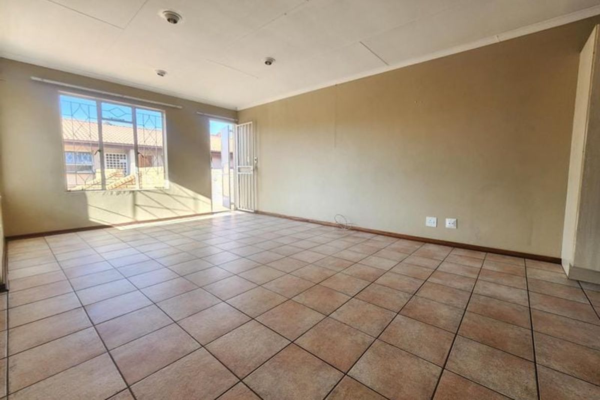 2 Bedroom Townhouse for Sale in New Redruth - Photo 3