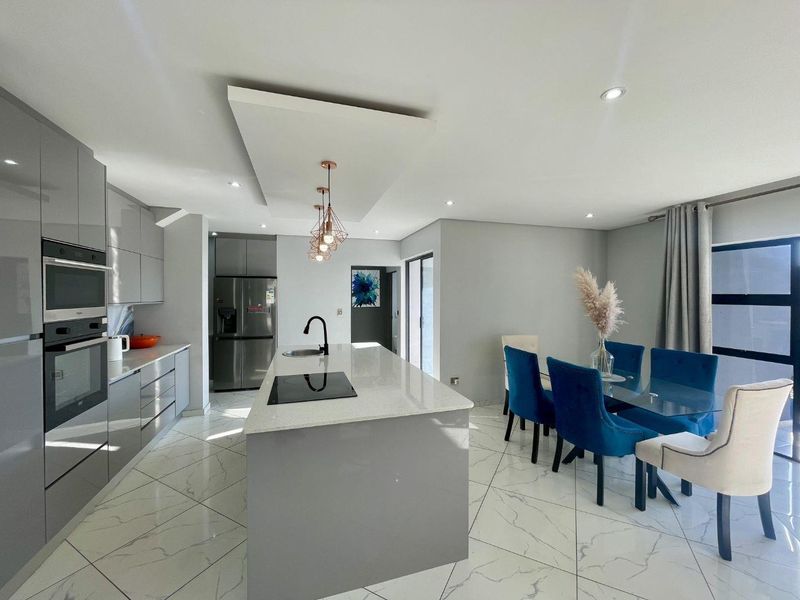 Secure Estate Living Meets Contemporary Elegance - Photo 3