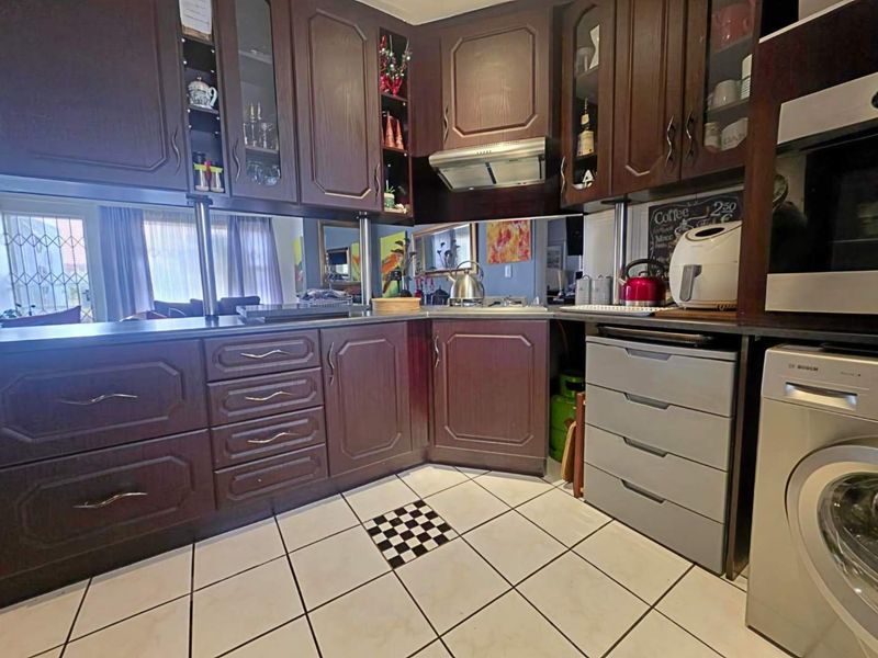 3 Bedroom Townhouse for Sale in New Redruth - Photo 4