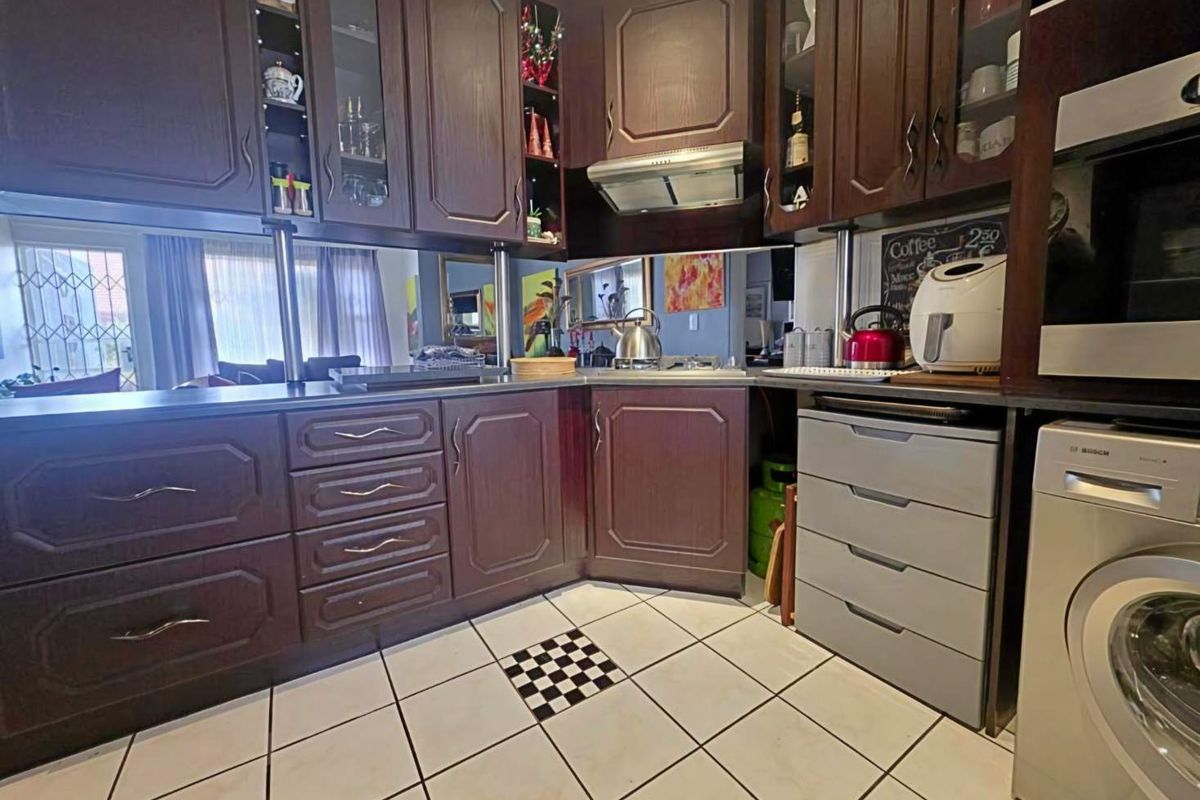 3 Bedroom Townhouse for Sale in New Redruth - Photo 4