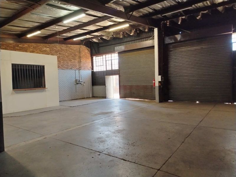 Unlock Potential: 220m2 Commercial Space in Alrode South! - Photo 5