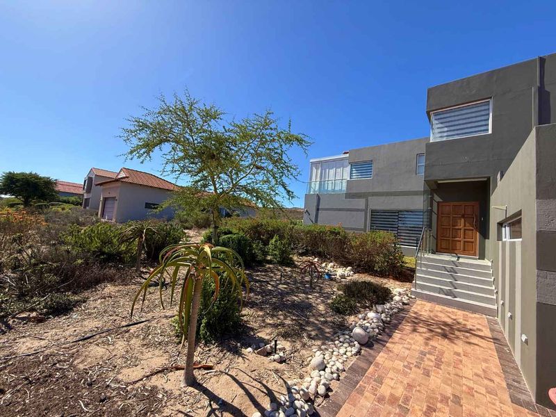 Modern Family Home with Exceptional Views - Photo 2