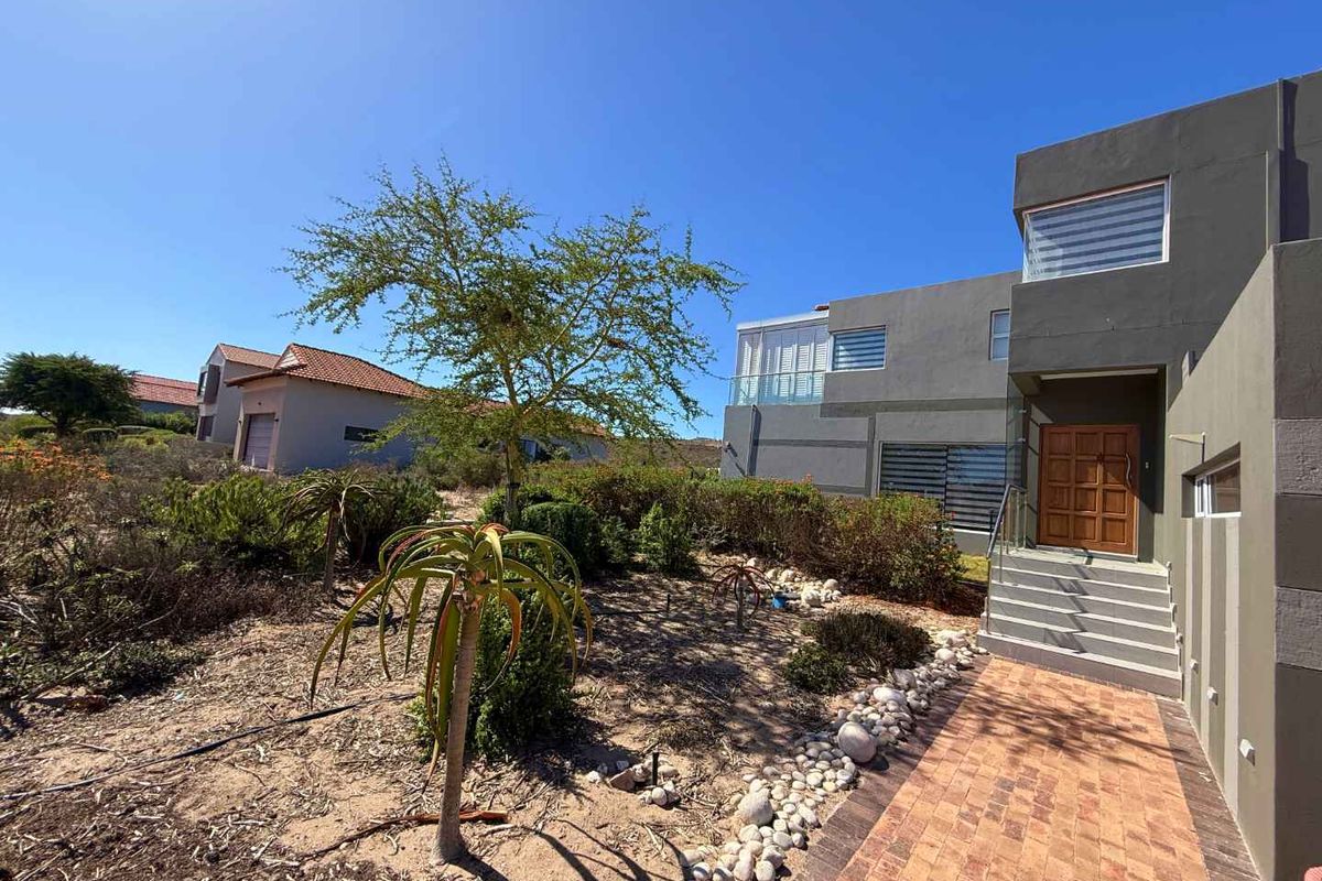 Modern Family Home with Exceptional Views - Photo 2