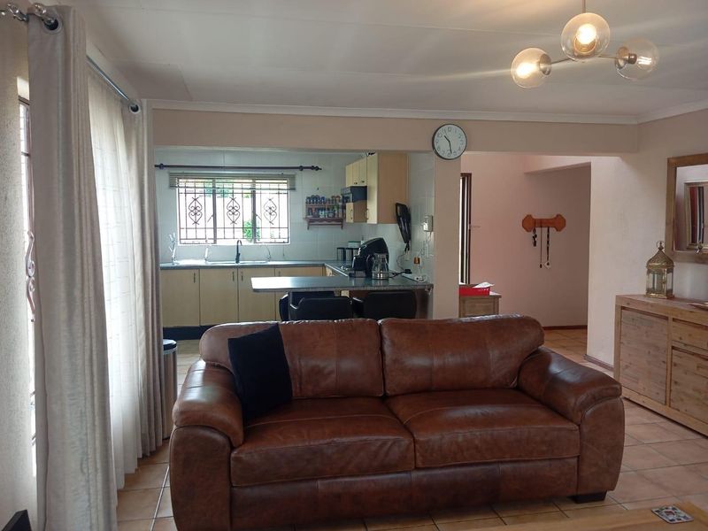 Two bedroom Townhouse in Kibler Park - Photo 6