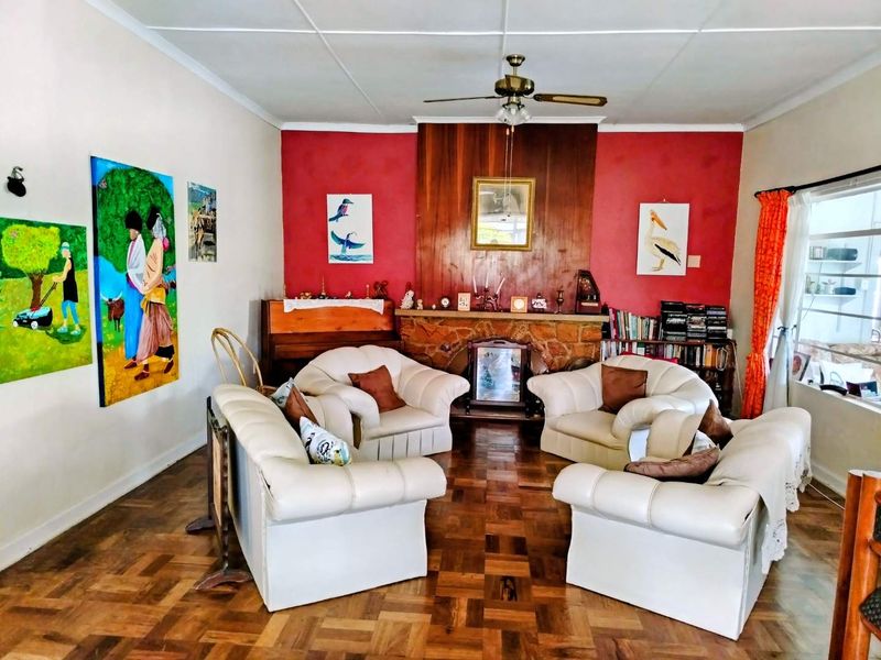 CHARMING HOME FULL OF POTENTIAL AND OLD WORLD WARMTH - Photo 9