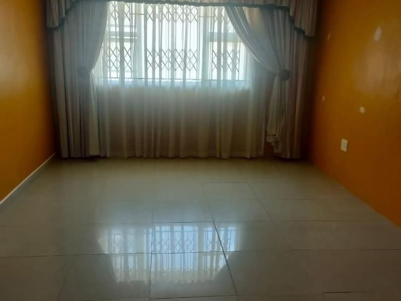 Cozy Moorton Home Secure Spacious and Ready for You - Photo 3