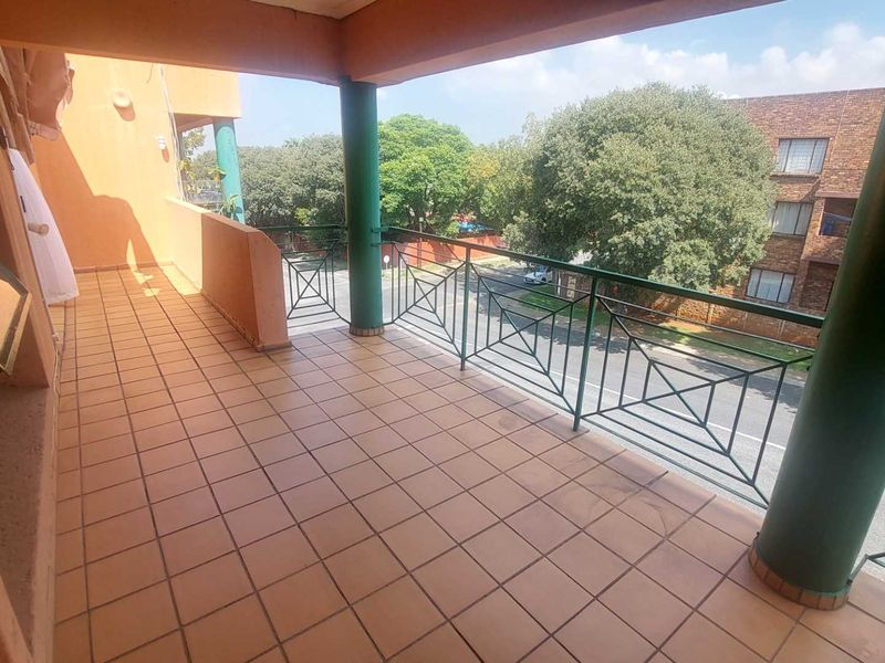 Experience Indoor-Outdoor Bliss in This Beautiful Home! - Photo 10