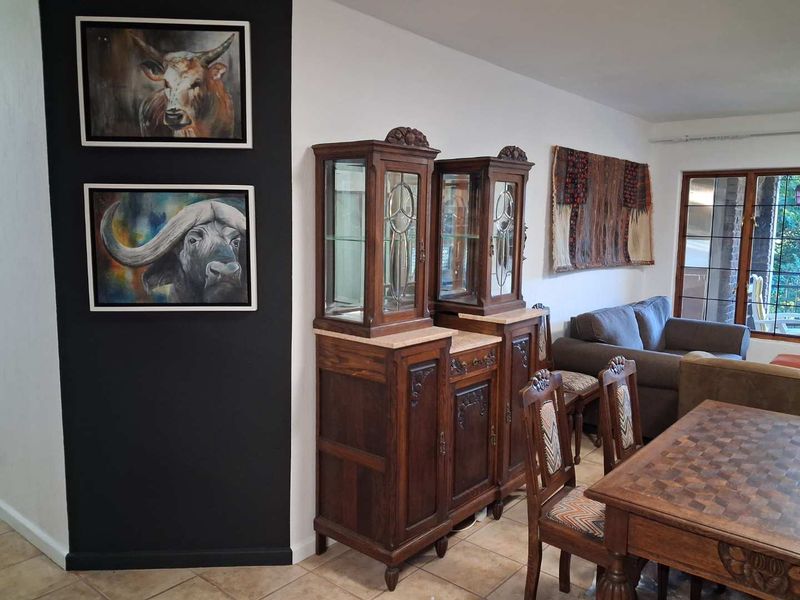 Spacious three bedroom for sale in Hillside Manor - Photo 2