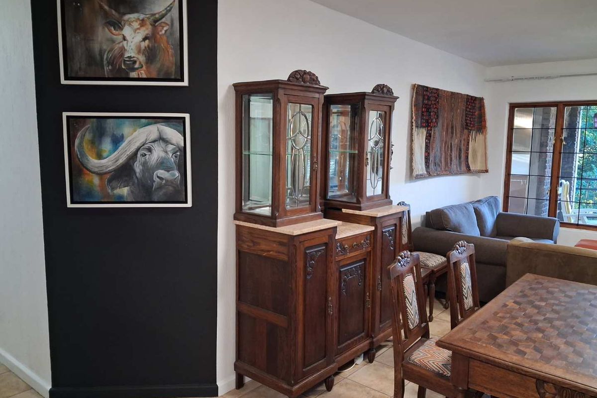 Spacious three bedroom for sale in Hillside Manor - Photo 2