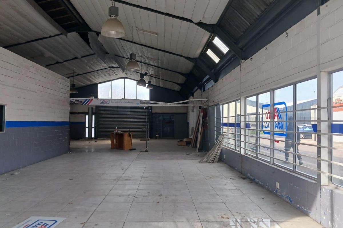 Prime Retail & Showroom Space To Let | 286–462 sqm | South Palms Centre - Photo 4