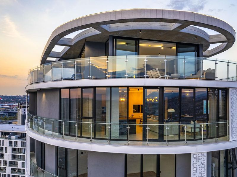 Introducing the Pinnacle of Luxury Living: The Cassini Crown Jewel Penthouse in The Ellipse. - Photo 2