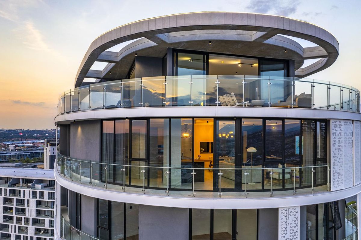 Introducing the Pinnacle of Luxury Living: The Cassini Crown Jewel Penthouse in The Ellipse. - Photo 2