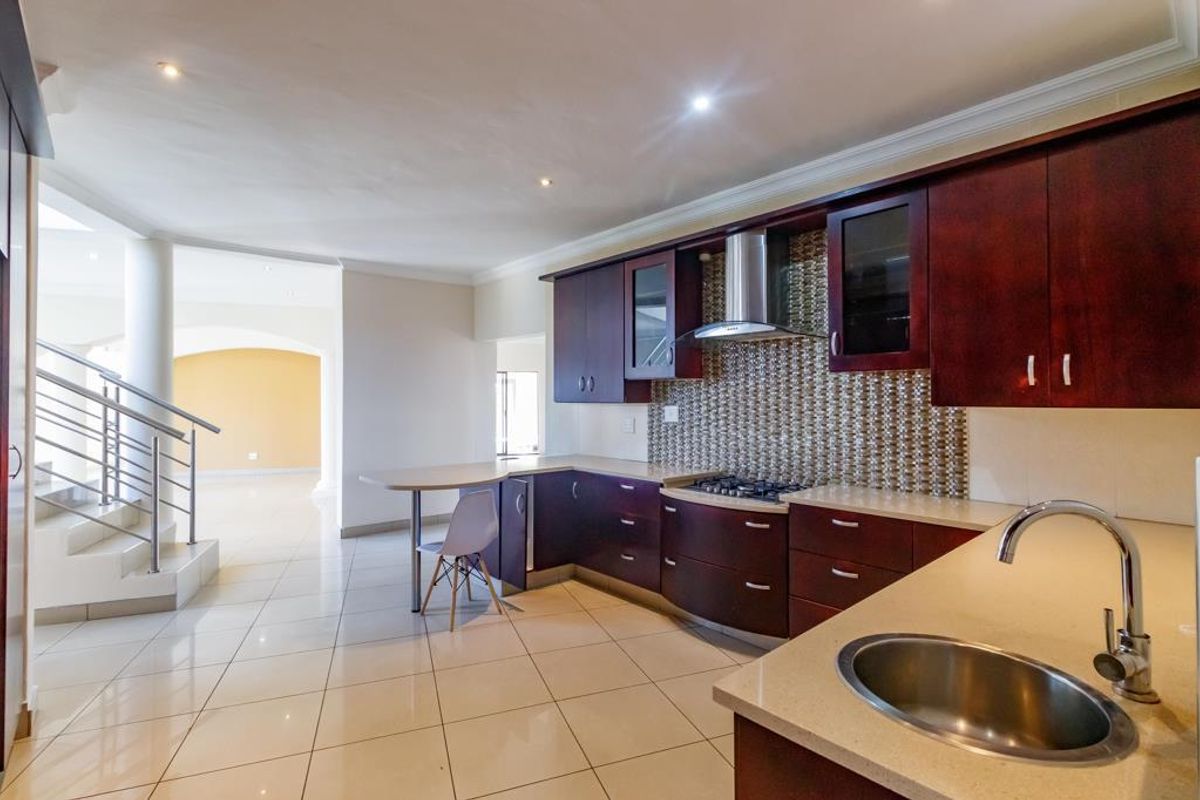 5 Bedroom Family Home to Rent in Valley View Estate, Centurion - Photo 5