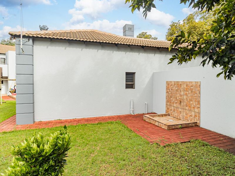 Grand Bryanston East Estate Living | 8-Bedroom Luxury Residence with Exceptional Lifestyle Appeal - Photo 7