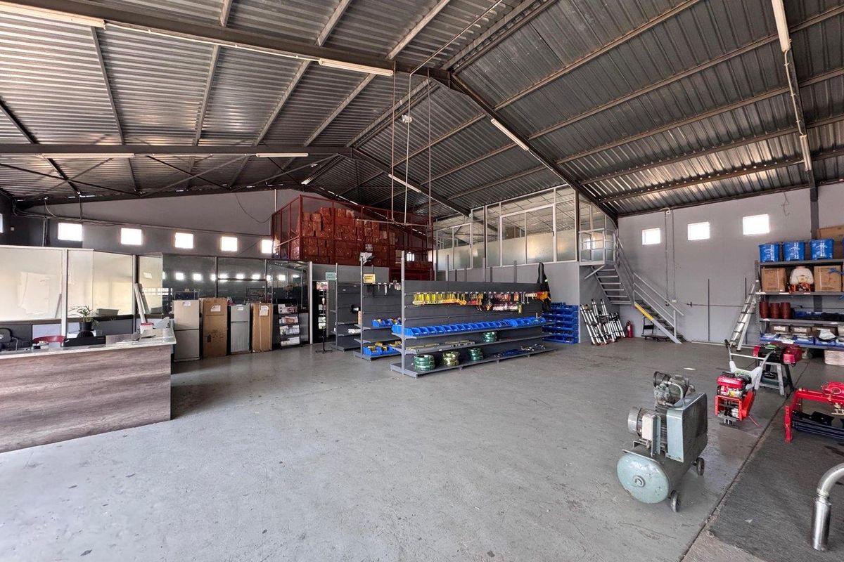 Warehouse To Let In Northern Industrial - Photo 3