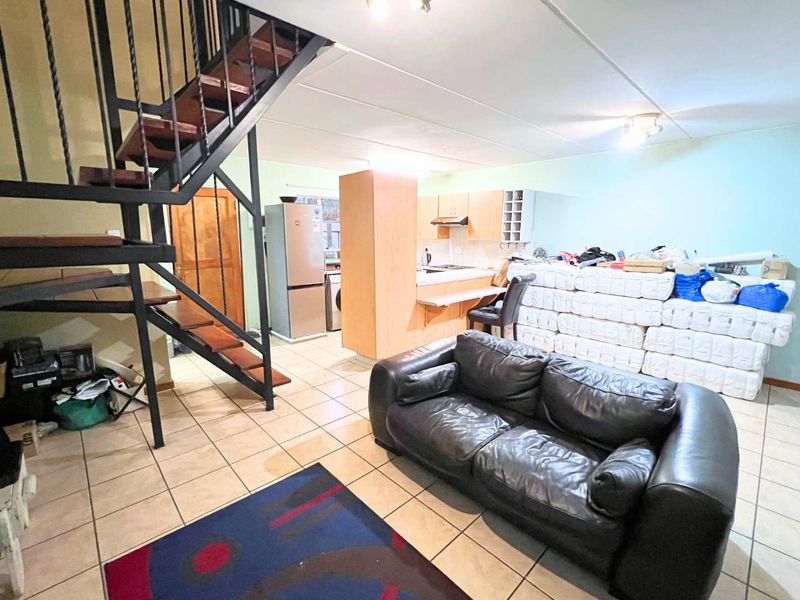 Three Bedroom townhouse in Annlin - Photo 7