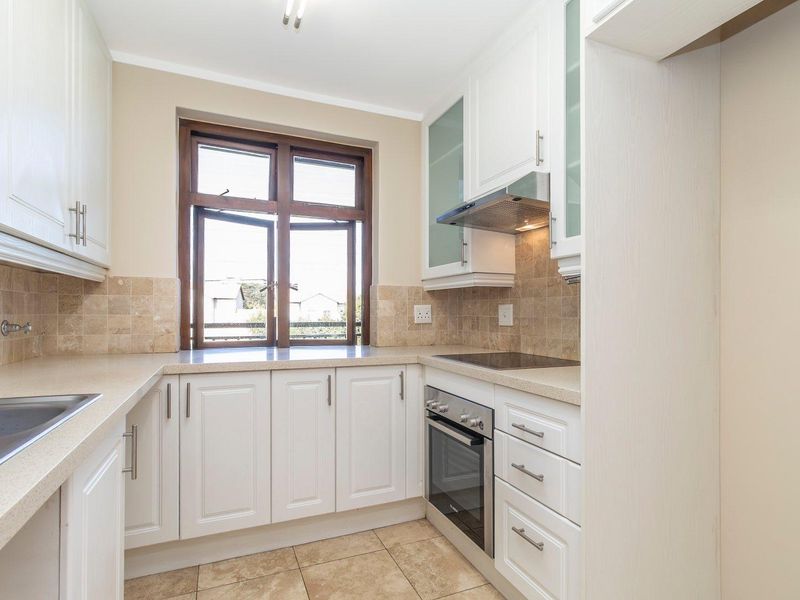 ELEGANT APARTMENT IN A PREMIER MATURE LIFESTYLE ESTATE - Photo 4