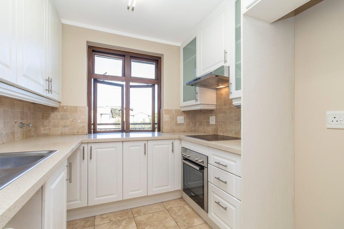 ELEGANT APARTMENT IN A PREMIER MATURE LIFESTYLE ESTATE - Photo 4