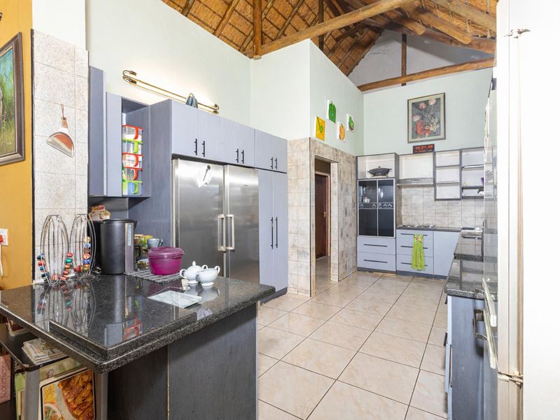 Exceptional Family Home with Prime Features. - Photo 10
