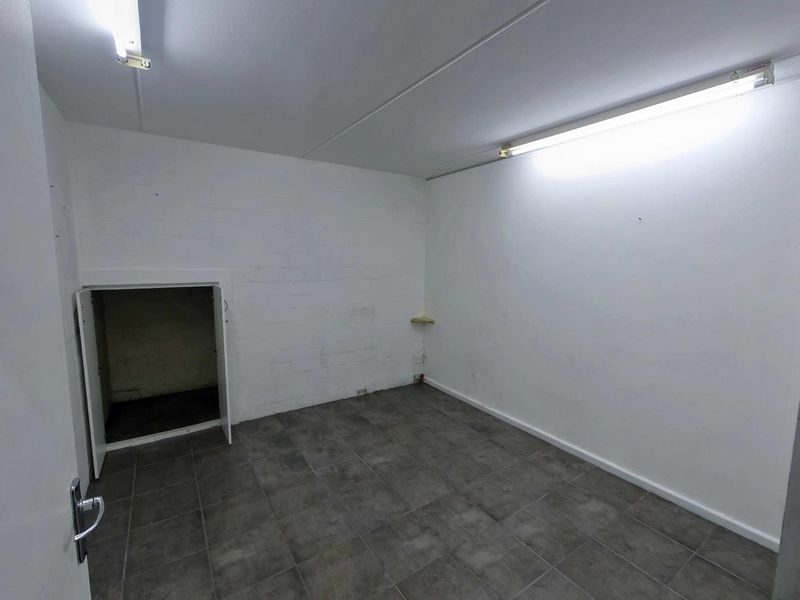 204SMQ SECURE WAREHOUSE TO LET IN MONTAGUE GARDENS - Photo 6