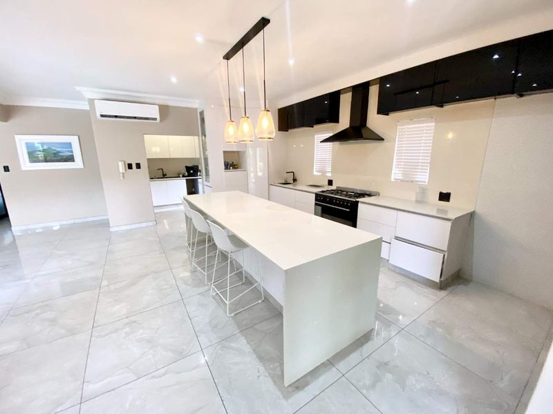 Hendra Estates - Stunning Freestanding Home In Security Estate In Prime La Lucia For Rent! - Photo 6