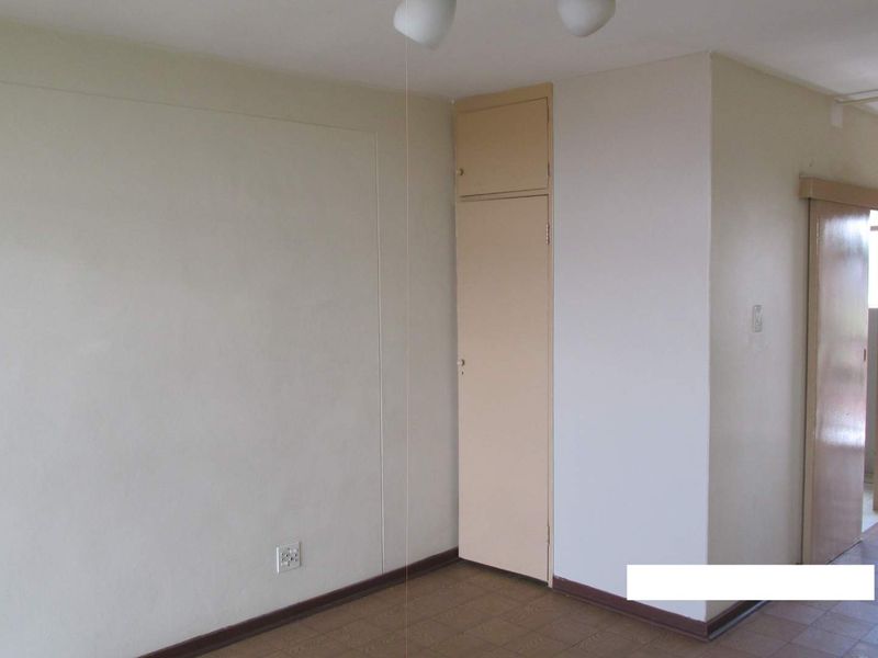 A BACHELOR FLAT TO RENT IN SUNNYSIDE - Photo 9