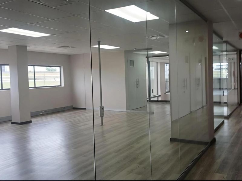 Executive-Grade Logistics Facility to Let | 22,095 sqm | Prime R21 Logistics Corridor | Eastport Logistics Park An exceptional, world-class logistics hub - Photo 6