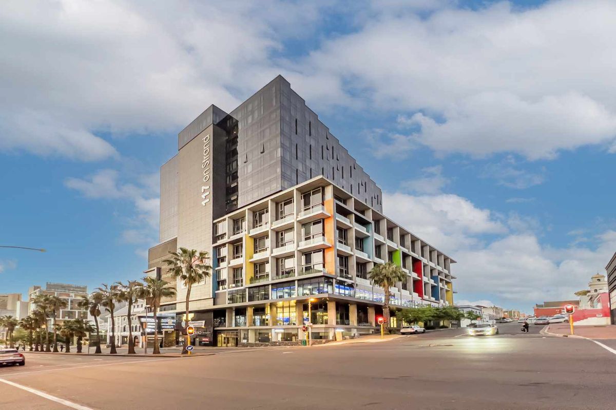 Live (or Earn) in Style — Elevated Luxury Airbnb Unit with Iconic Table Mountain Views - Photo 2