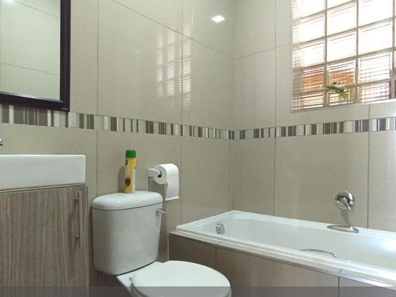 3 Bedroom House - Photo 9