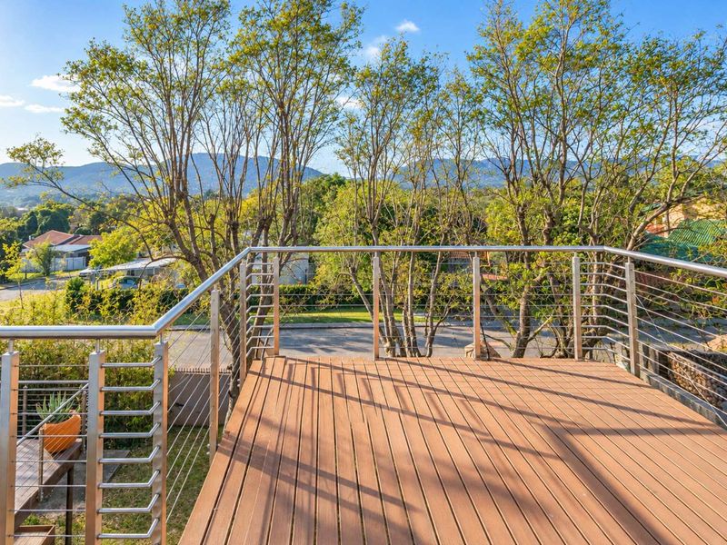 Stunning 5-Bed Home with Infinity Pool & Mountain Views - Photo 4