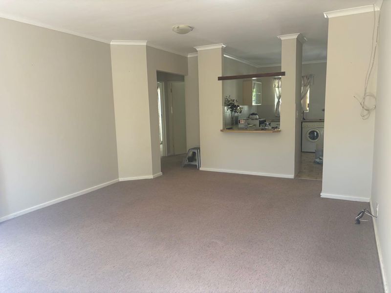 Charming 3 Bedroom Home in a lovely Neighbourhood - Photo 3