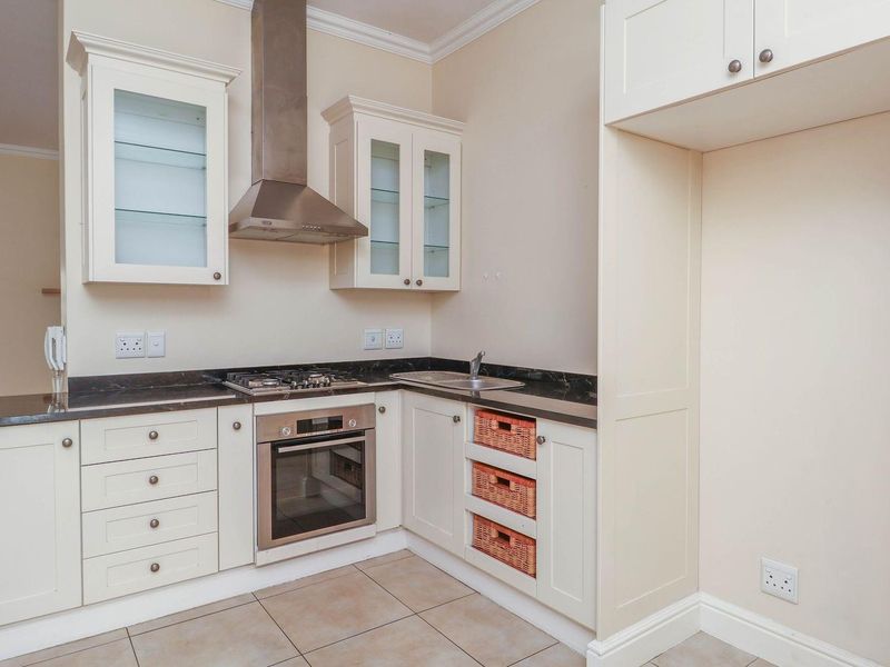 Three bedroom family home in Highlands Estate - Photo 3