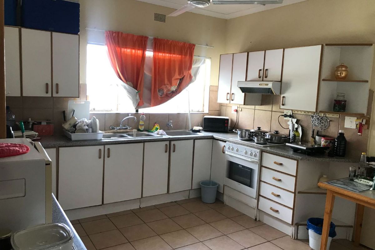 Great potential and opportunity for the entrepreneur or investor. - Photo 2