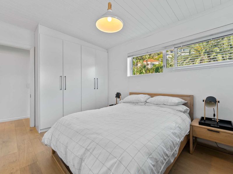 Contemporary Hillside Retreat with Expansive Bay Views - Photo 10