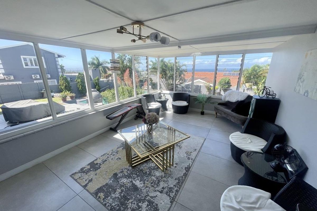 Hendra - Beautiful Family Home with Sea Views & Modern Flatlet in Prime La Lucia - Photo 3