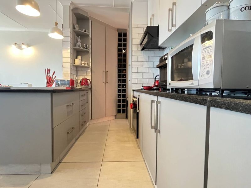 Modern Duet in Mossel Bay with Unmatched Ocean Views - Photo 5