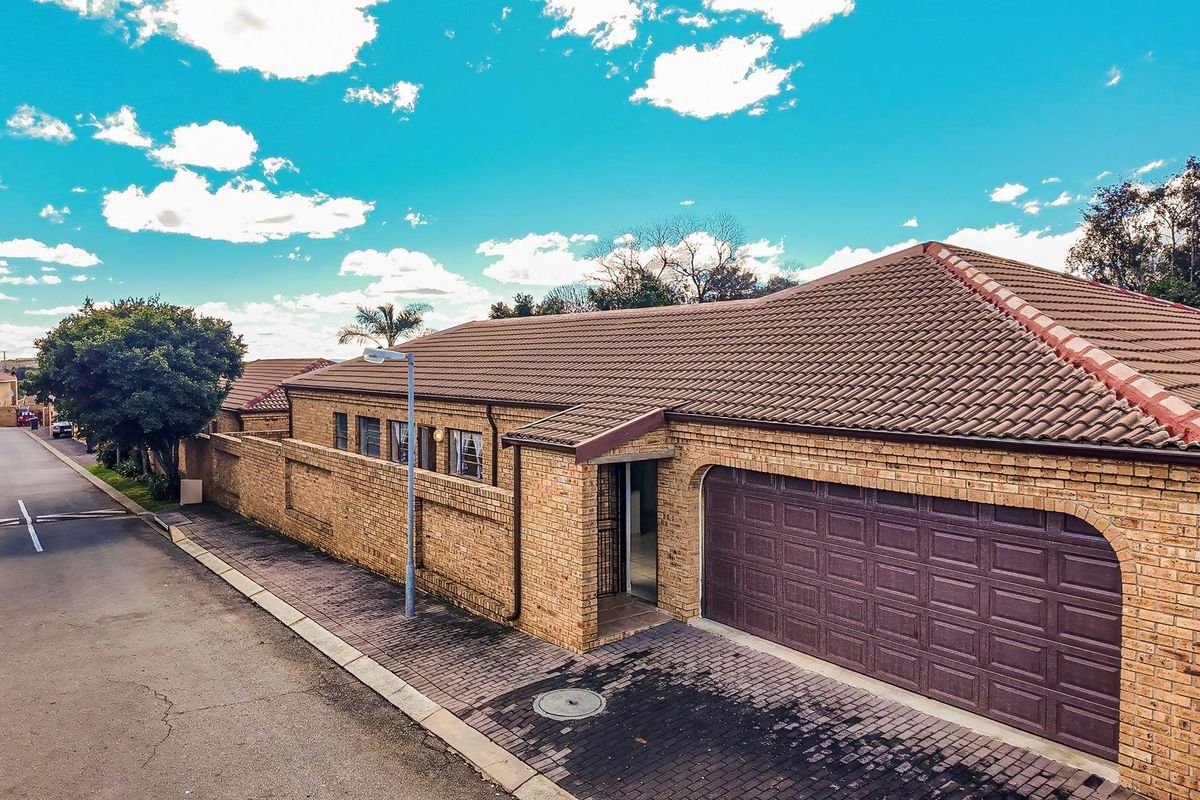 Lovely 3 bed, 2 bath cluster available in Northriding - Photo 2