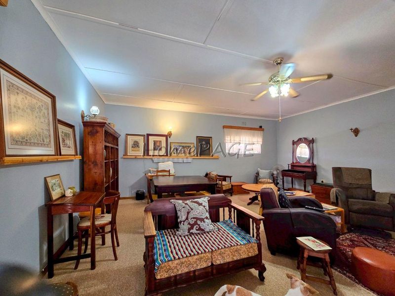 Omaruru:  Very neat 3 Bedr Home with Flat is for Sale - Photo 10