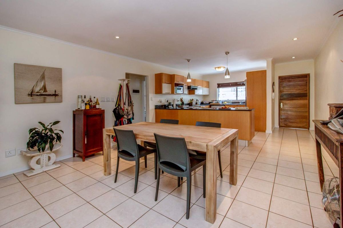 SPACIOUS 2 BED PLUS A TV ROOM/STUDY 165 SQM IN BRYANSTON FOR SALE - Photo 5