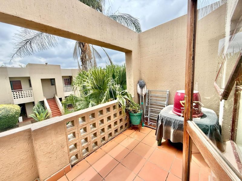 Townhouse For Sale in New Market, Alberton - Photo 7